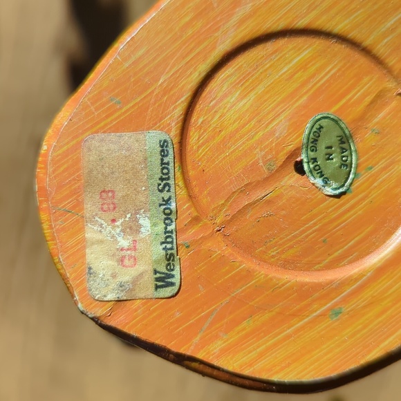 Vintage Tilso Pixie Elf with Mandolin.  Resin 7 1/2" figurine, 1960s. - Picture 7 of 10